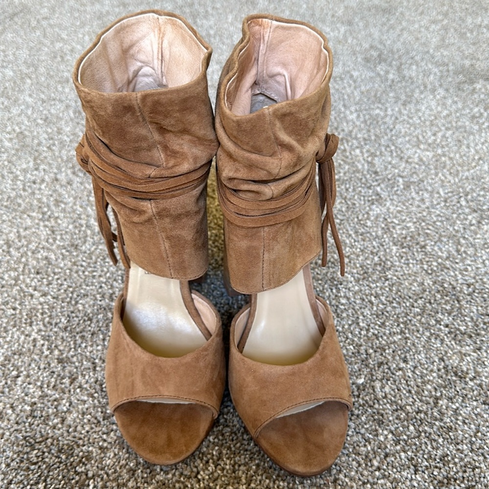 BNWOB Kristin Cavalarri Sued Booties Sz 8
